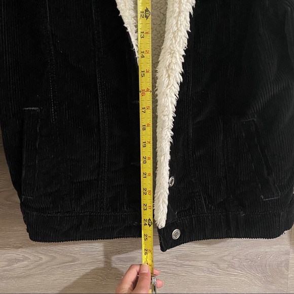 Women's Black Sherpa-Lined Corduroy Jacket - Picture 8 of 9